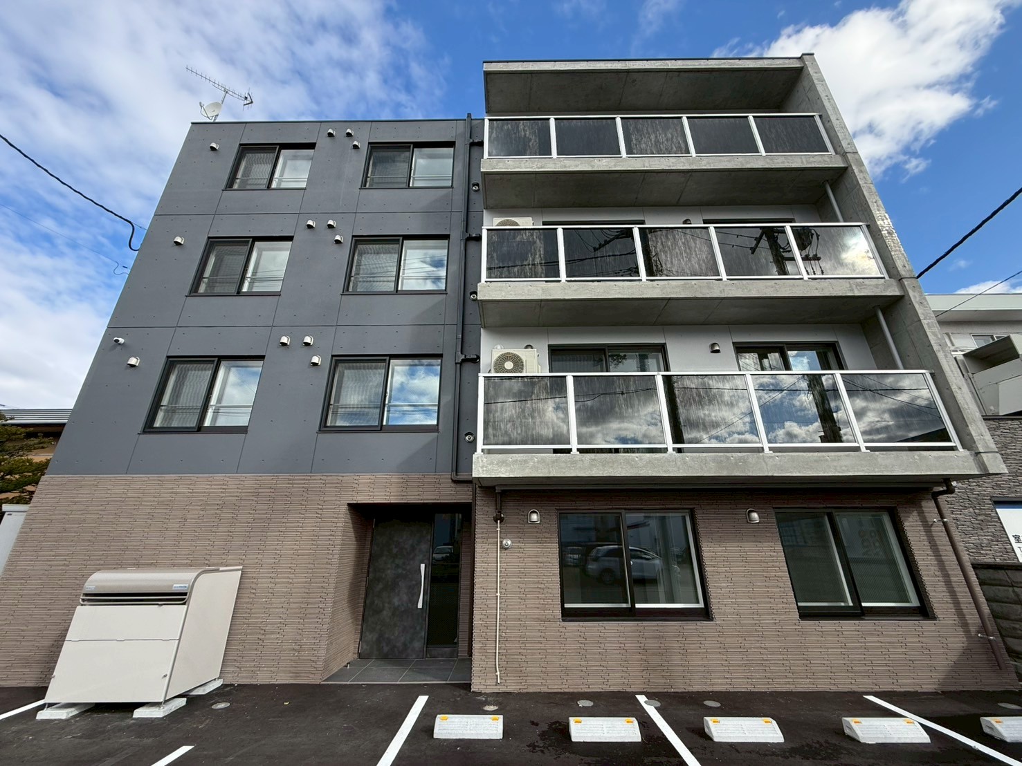 EEL（イール）二十四軒